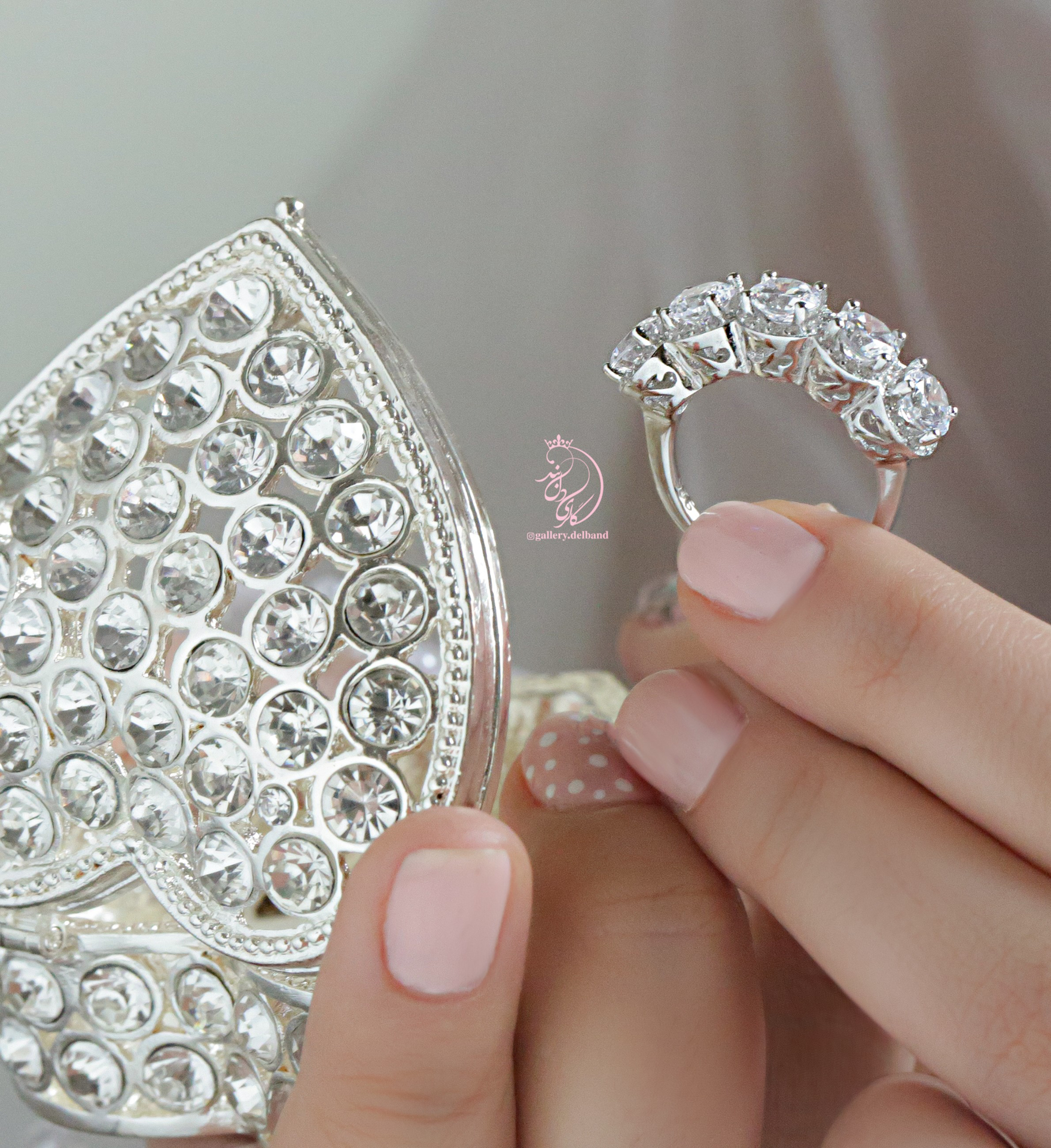 💎انگشتر لوکس طرح جواهر بسیار زیبا و خاص؛ نقره عیار ۹۲۵ با روکش طلا سفید و با قالب جواهری‌‌	