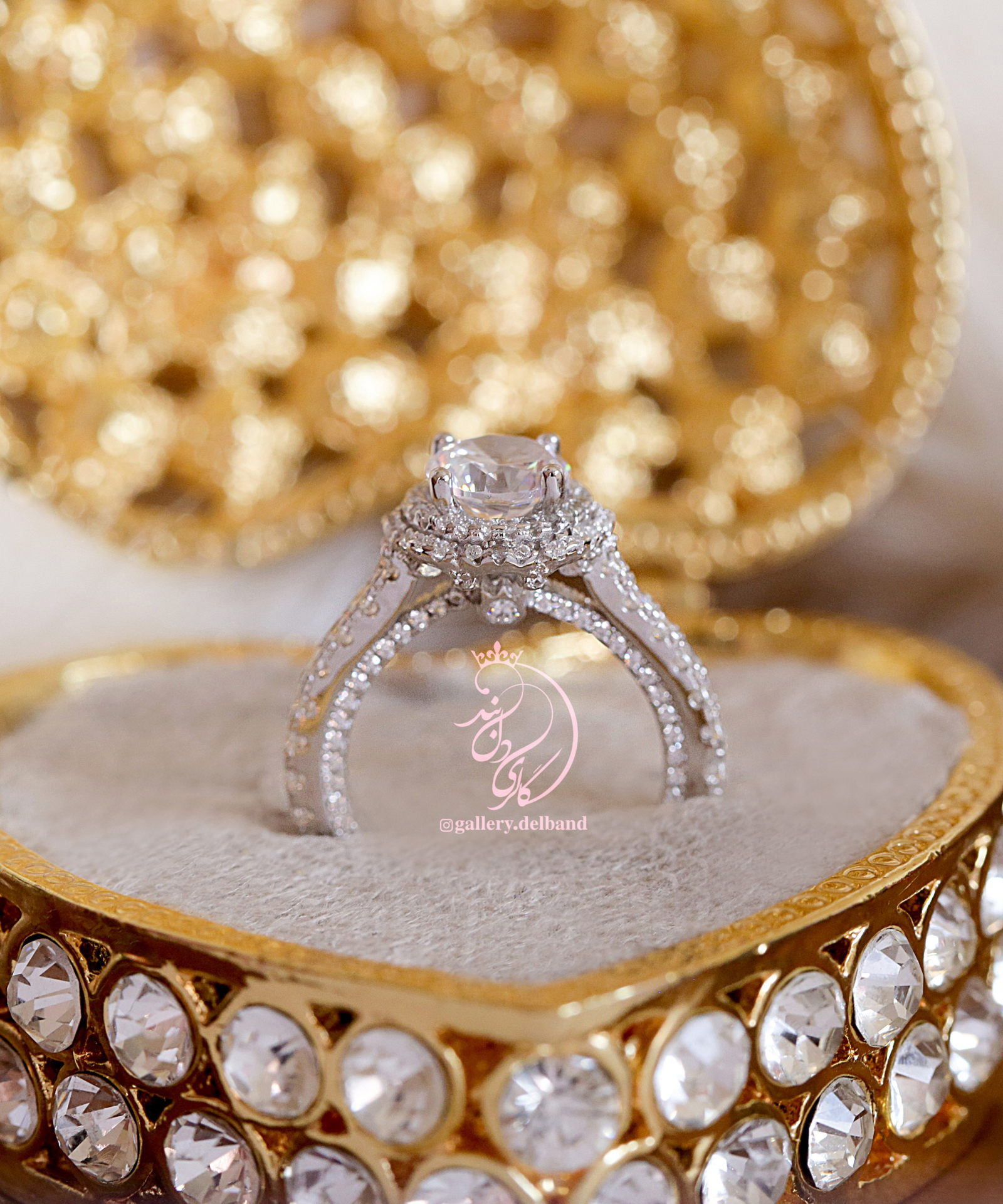 💎انگشتر لوکس جواهری بسیار زیبا و خاص؛ نقره عیار ۹۲۵ با روکش طلا سفید با قالب جواهری ‌‌