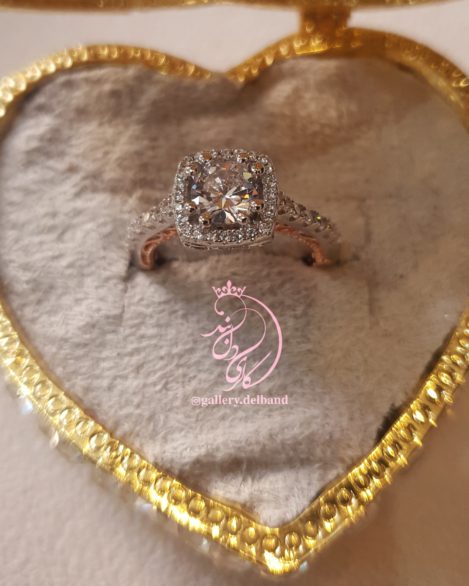 💍انگشتر جواهری با طراحی خاص و زیبا نقره عیار ۹۲۵ با روکش طلا سفید‌‌‌‌‌‌‌ ‌‌و داخل رکاب رزگلد	