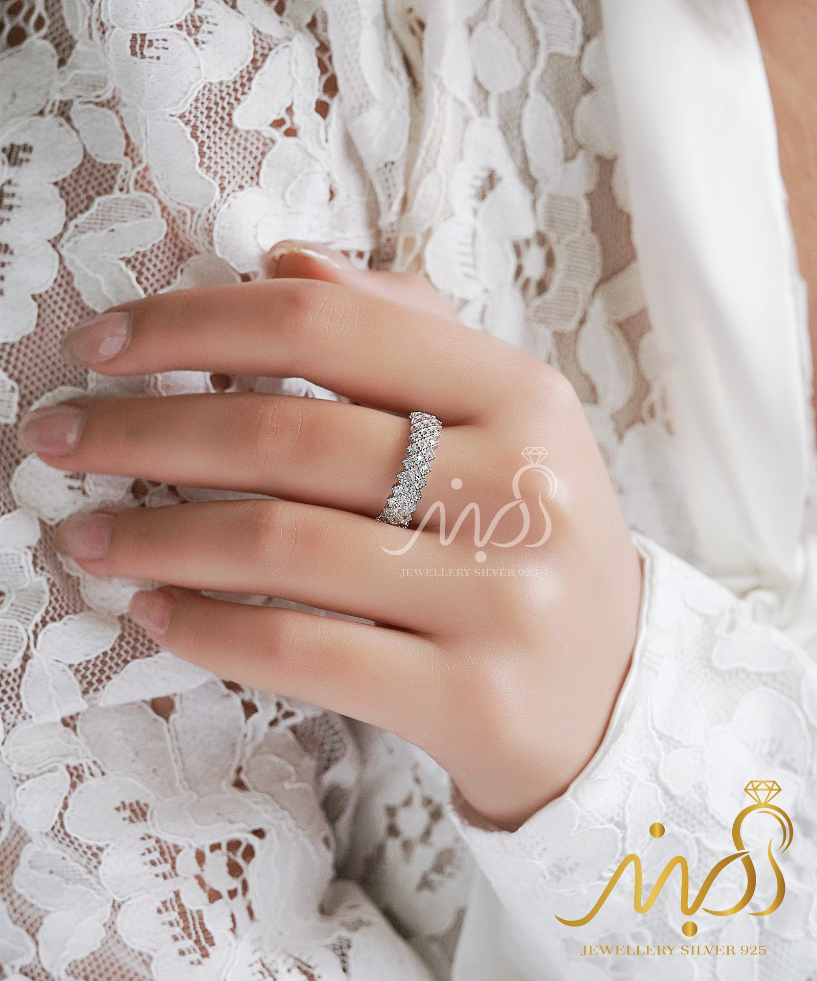 💍حلقه جواهری پرنس سه رج ؛ با طراحی ظریف و زیبا نقره عیار ۹۲۵ با روکش طلا سفید‌‌‌‌‌‌‌ ‌‌