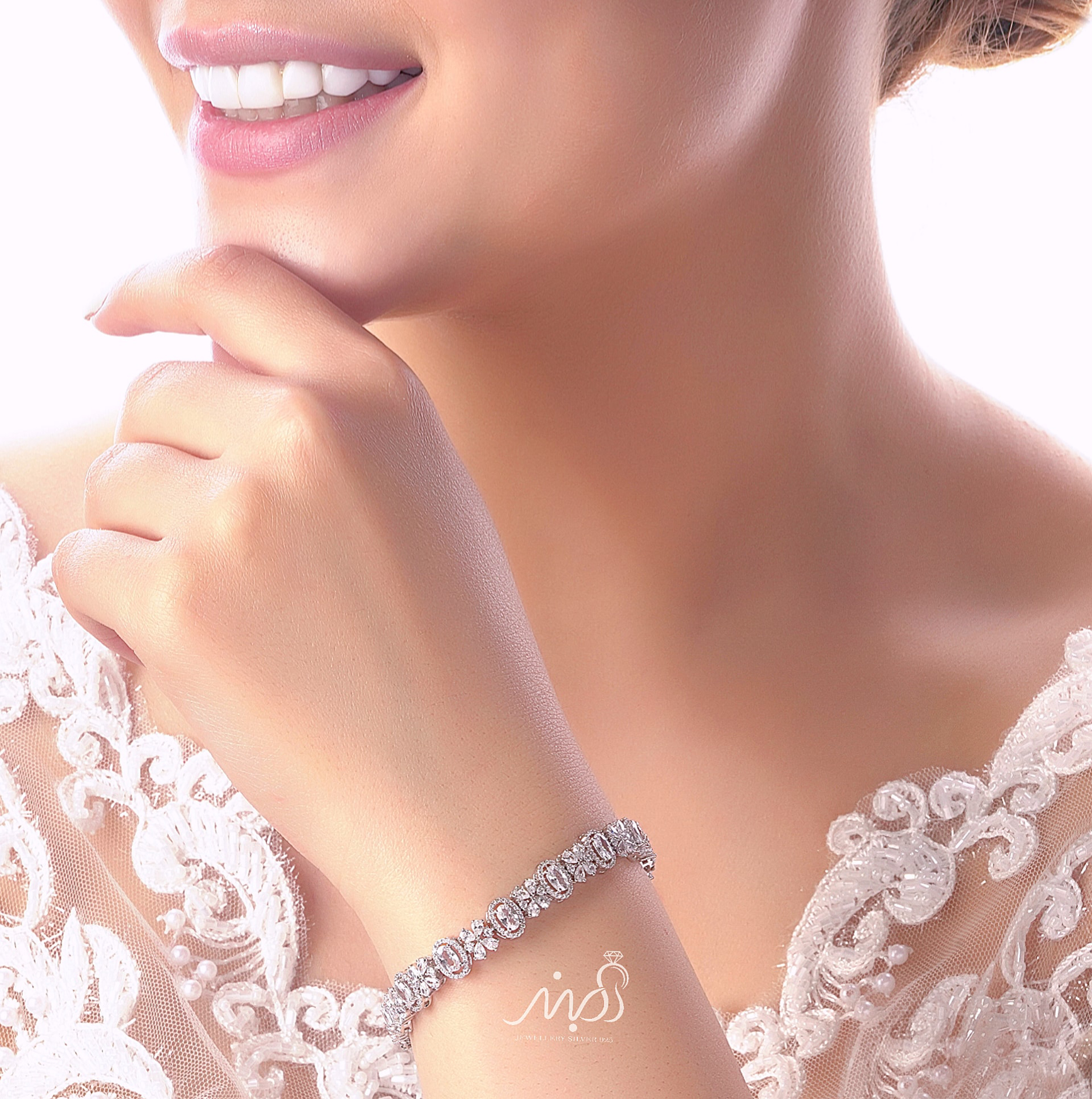 💍دستبند جواهری لوکس و زیبا ، نقره عیار ۹۲۵ با روکش طلا سفید‌‌‌‌‌‌‌ و قفل جواهری(D_7023)